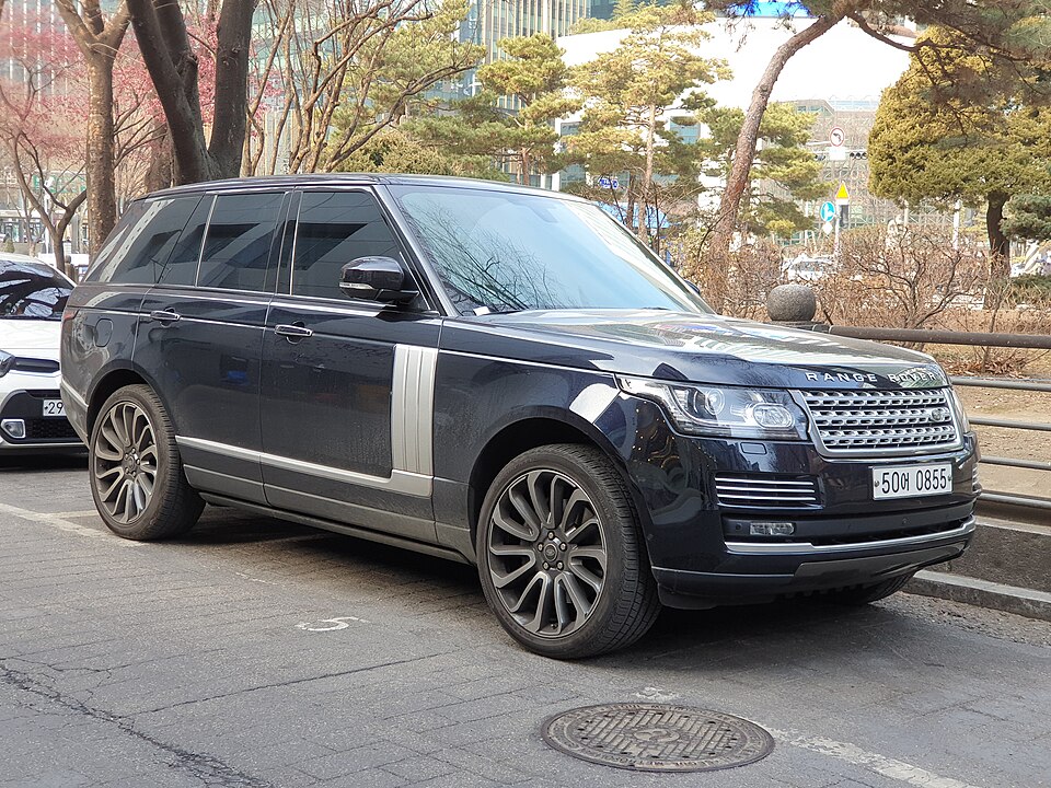 A Land Rover Range Rover Vogue